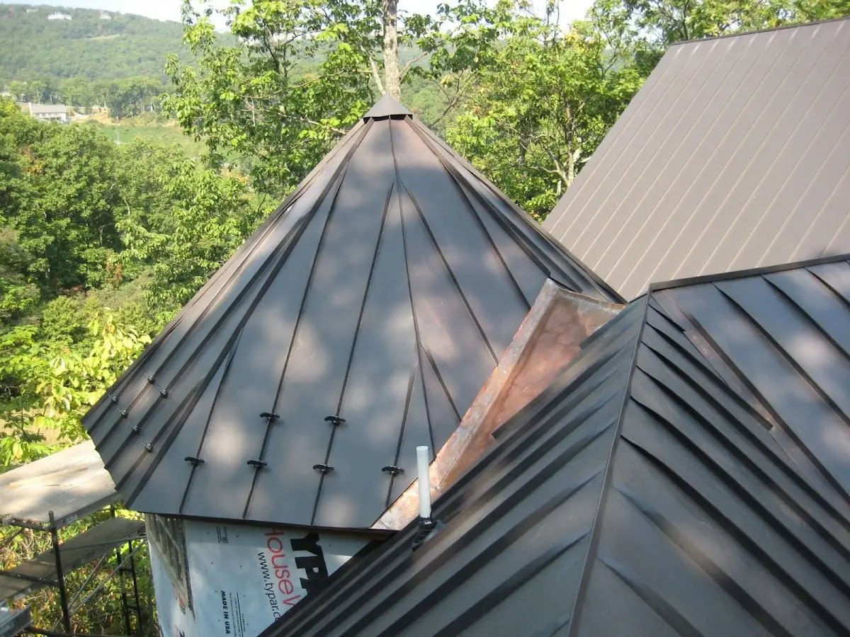 Professional Roof Tarp Installation by Craftsman Roofing in Stonewood